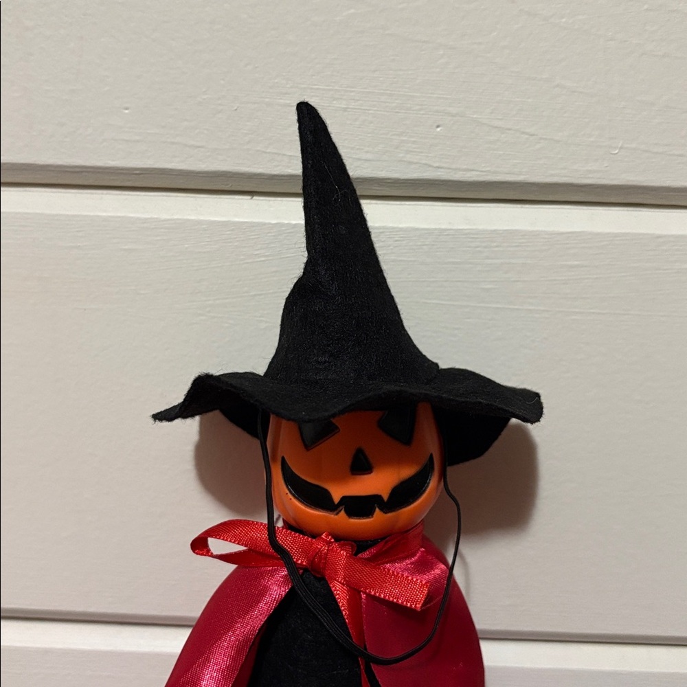 Pumpkin Shelf Doll - Witch hat - Picture 10 of 10